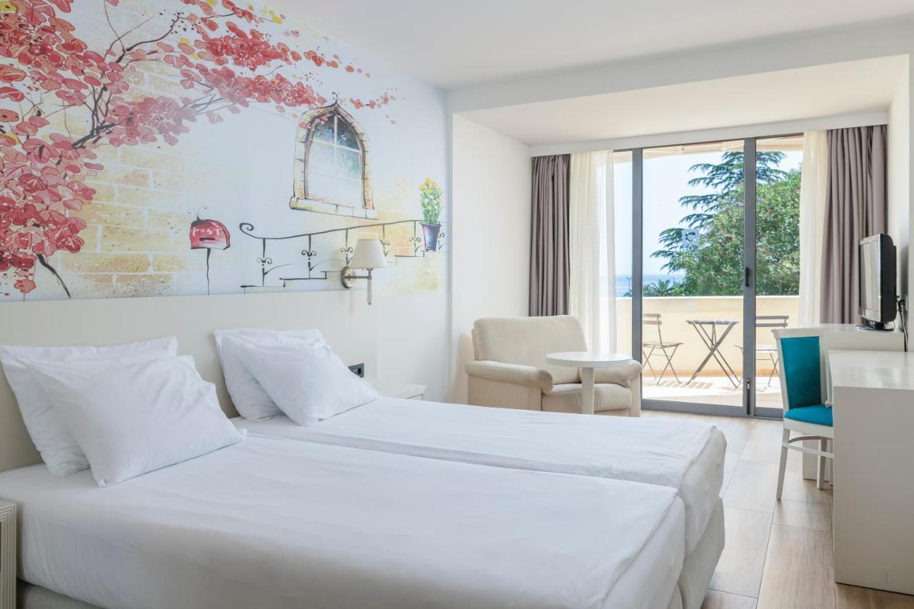 อิเบโรสตาร์ เบลวู Hotel เบชิชิ ภายนอก รูปภาพ